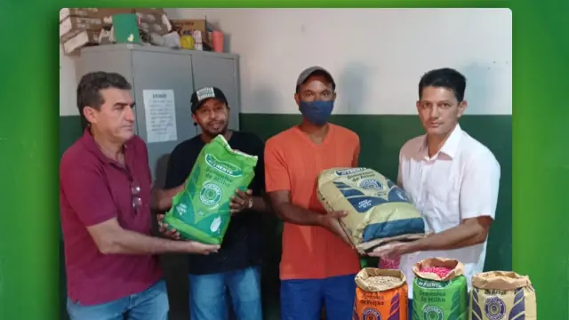 Entrega de sementes da Agricultura Familiar