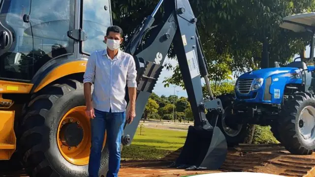 A prefeitura municipal de Silvanópolis recebeu 1 retroescavadeira, 1 trator e implementos agrícolas através do Senador Eduardo Gomes, junto a COODEVASF.